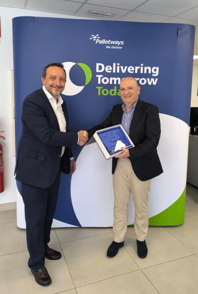 Entrega de placa conmemorativa 20 años a Palletways